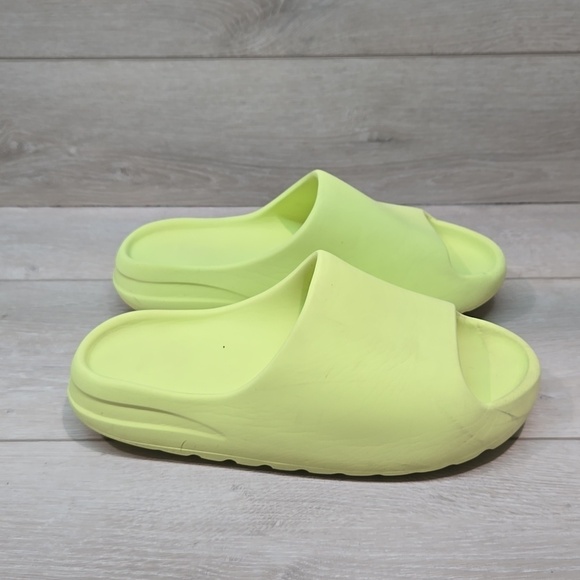 Yeezy Adidas Mens Lime Green Slide Sandals Shoes Sz 8 Slide main image 9